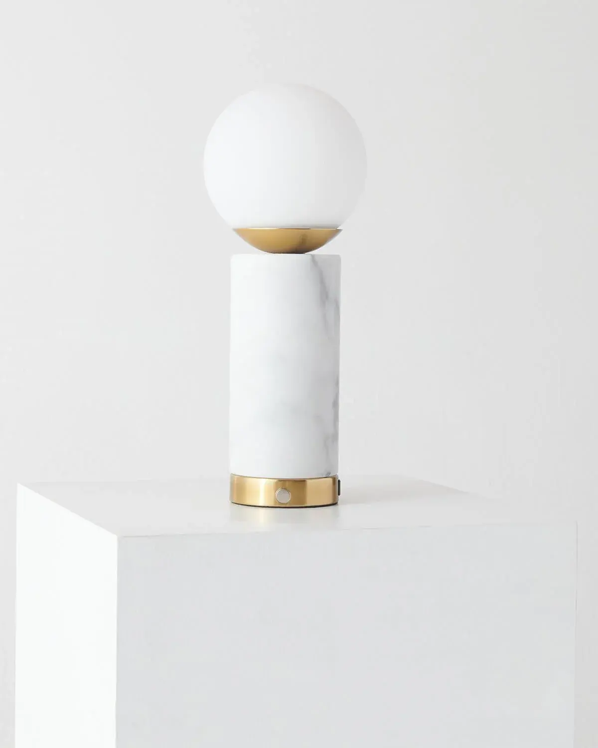 Brightech Brightech Aspen USB Table Lamp